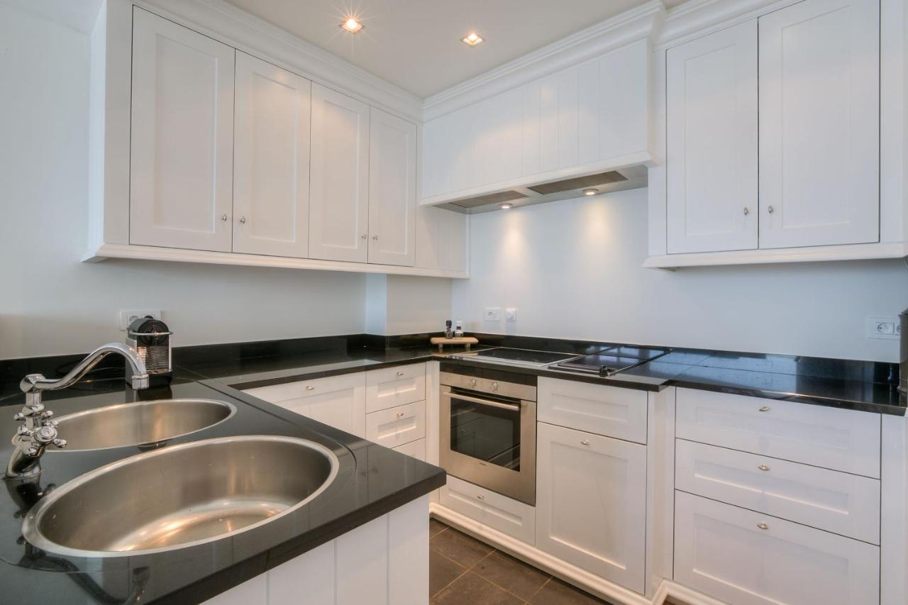 Apartment Appartementen Op De Zeedijk In Knokke Op De 3E En 4E Verdieping Van Logie Marie *
