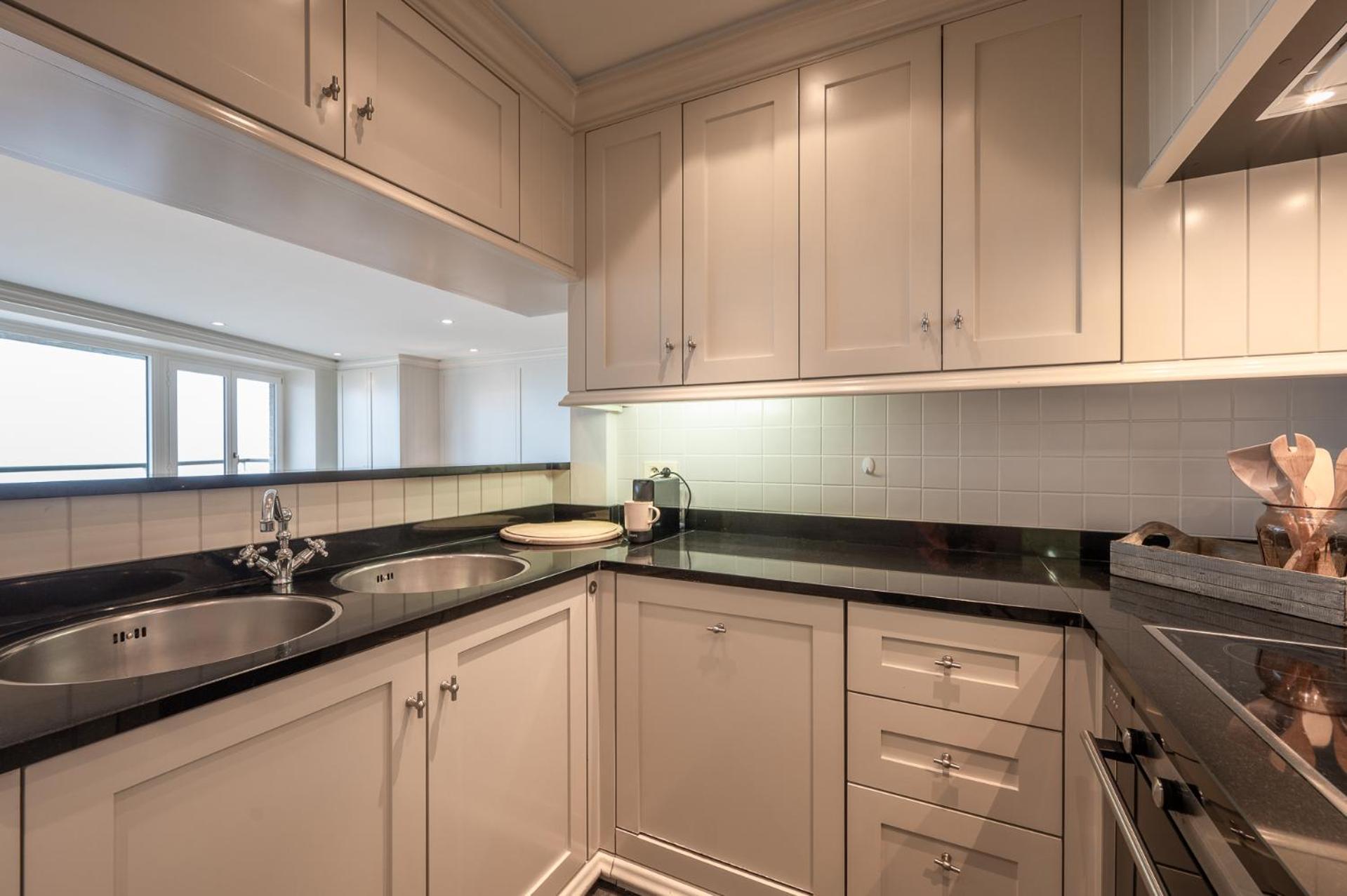 Apartment Appartementen Op De Zeedijk In Knokke Op De 3E En 4E Verdieping Van Logie Marie