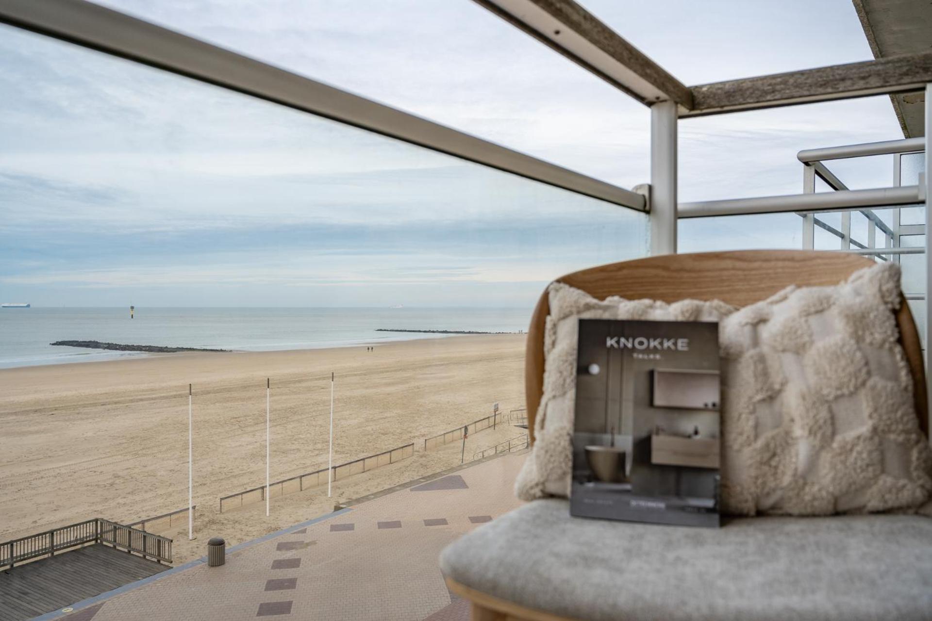 Apartment Appartementen Op De Zeedijk In Knokke Op De 3E En 4E Verdieping Van Logie Marie *